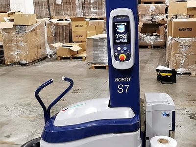 柳州汽配公司交付自走式缠绕机ROBOT S7